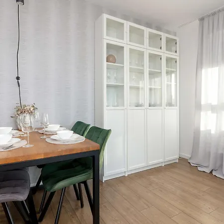 Elegancki W Centrum Gdanska Z Klimatyzatorem I Parkingiem By Renters Prestige